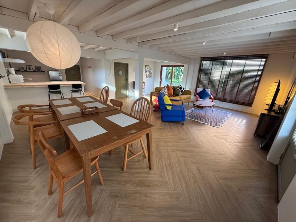 TV and multimedia, Kitchen or kitchenette, Living room, Seating area, Dining area, minibar