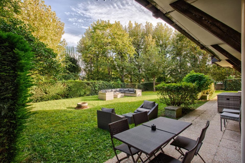 Seating area, Garden view