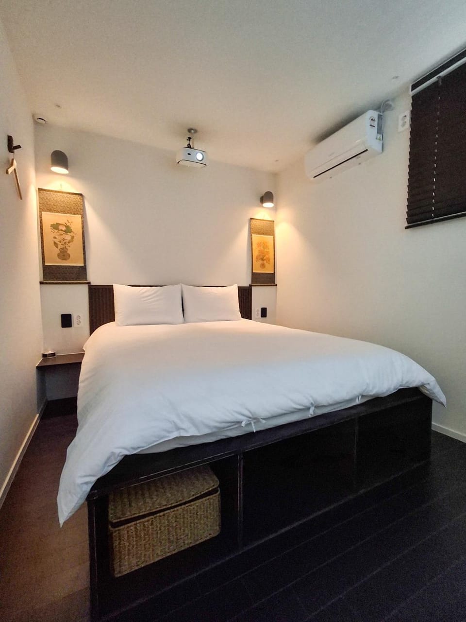 Bed, TV and multimedia, Bedroom, air conditioner