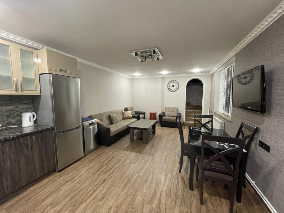 TV and multimedia, Living room, Seating area