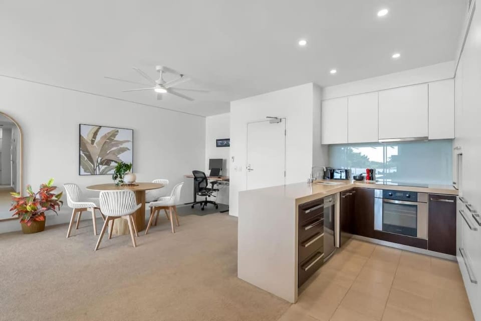 Cairns Coastal Charmer - Your Waterfront Sanctuary Apartment in Cairns