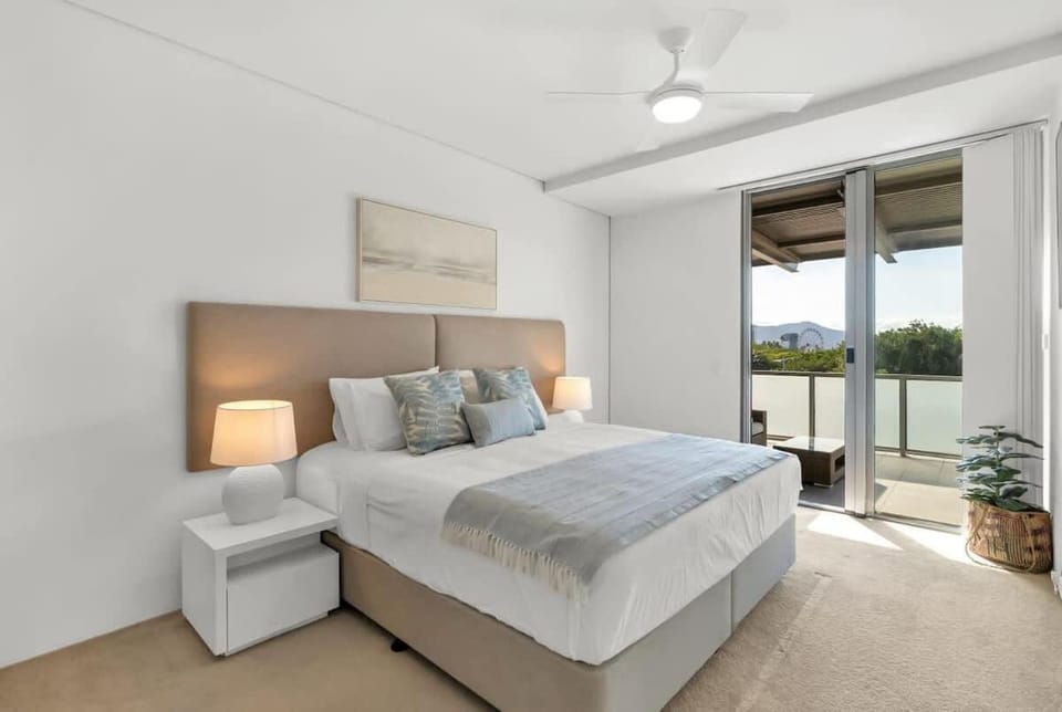 Cairns Coastal Charmer - Your Waterfront Sanctuary Apartment in Cairns