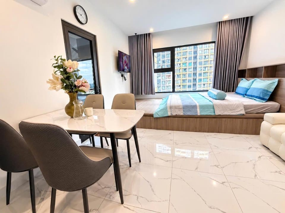 Photo of the whole room, Seating area, Bedroom
