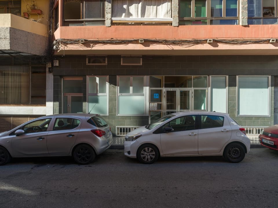 Property building, Facade/entrance, Off site