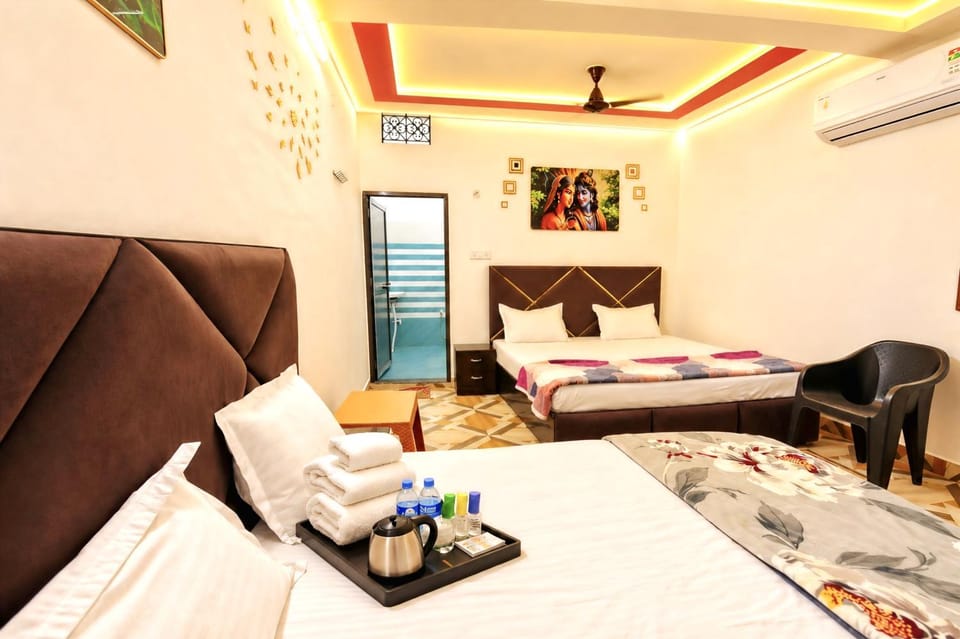 Bed, Photo of the whole room, Bedroom, towels, air conditioner