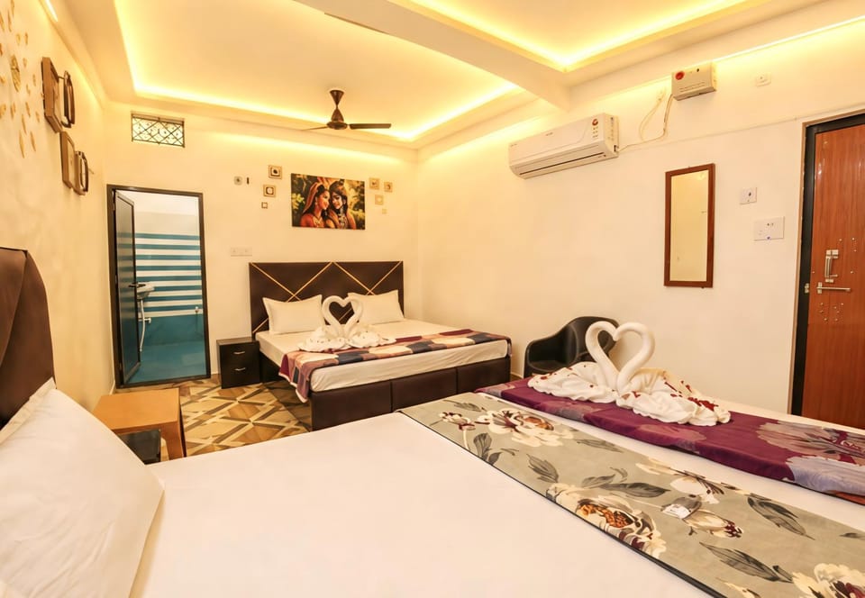 Bed, Photo of the whole room, Bedroom, wardrobe, air conditioner