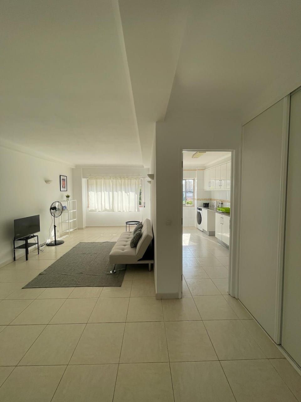Sunny Stay in Portimão, Walk to Marina, Beach and Nightlife Apartment in Portimao