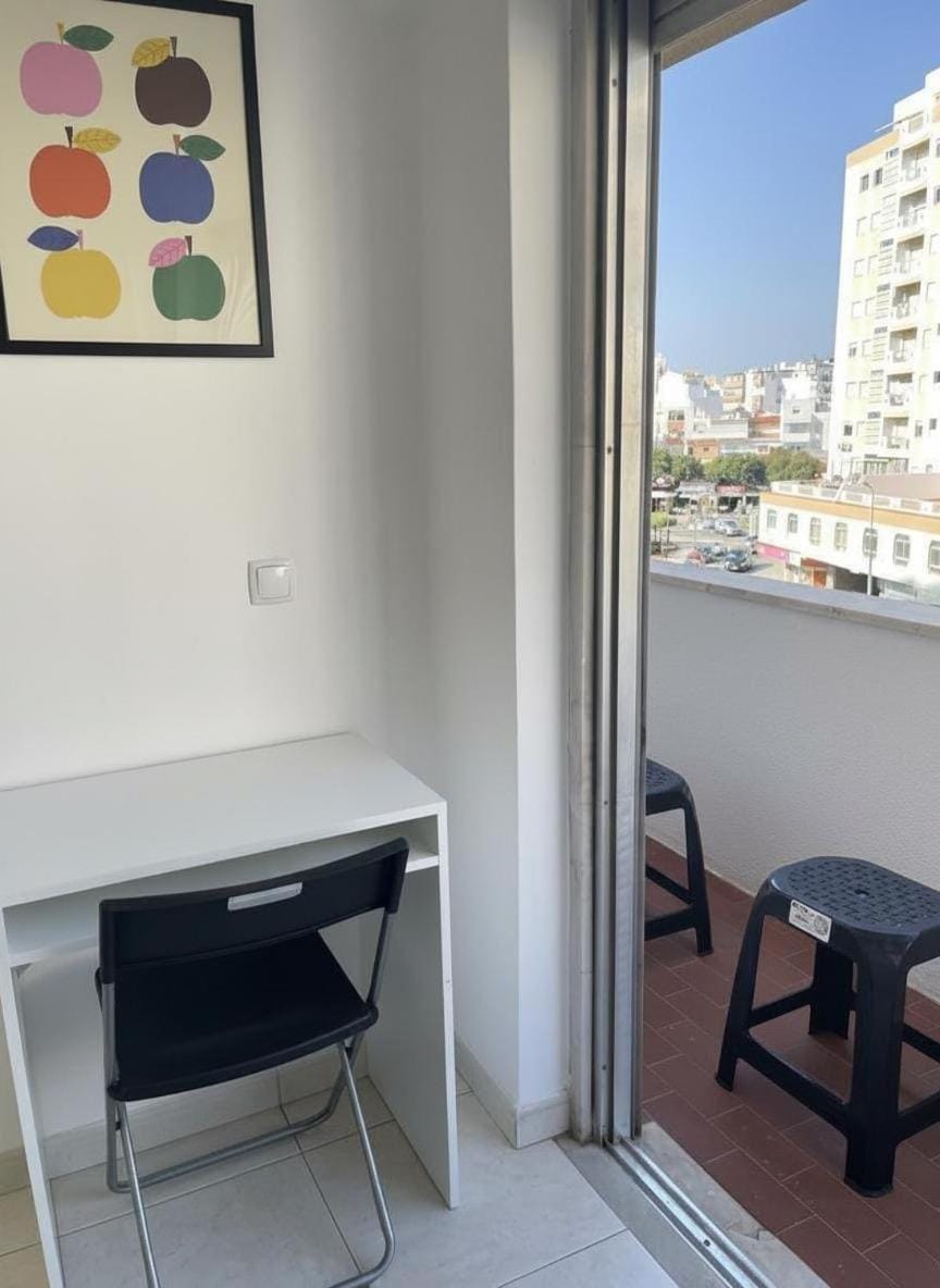 Sunny Stay in Portimão, Walk to Marina, Beach and Nightlife Apartment in Portimao