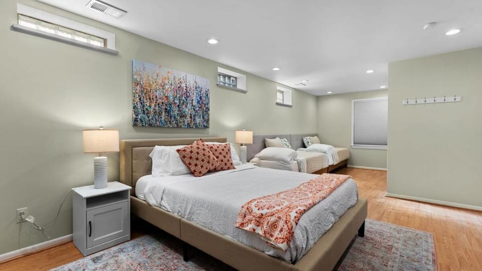 Arbor Hideaway - Brand New! Bring your dog! Apartment in Ann Arbor