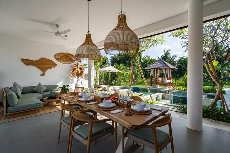 View (from property/room), Living room, Seating area, Dining area