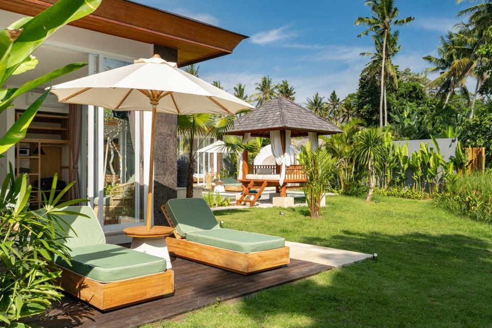 Property building, Seating area, Garden view, Pool view, sunbed
