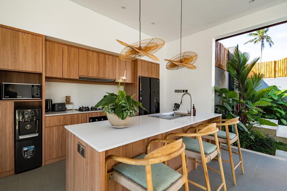 Coffee/tea facilities, Kitchen or kitchenette, oven, stove