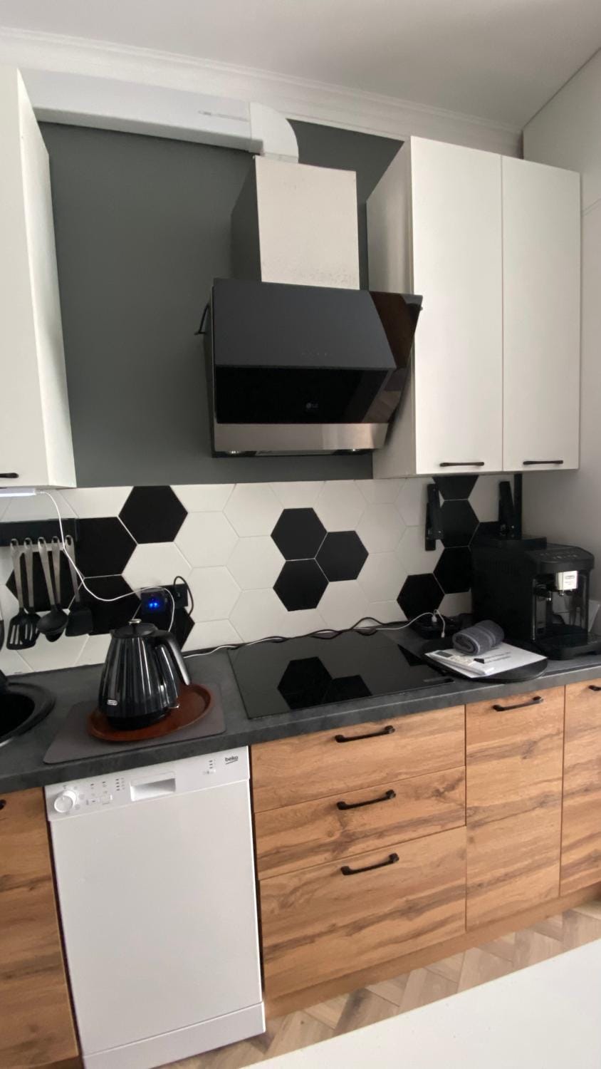 Coffee/tea facilities, Kitchen or kitchenette, stove