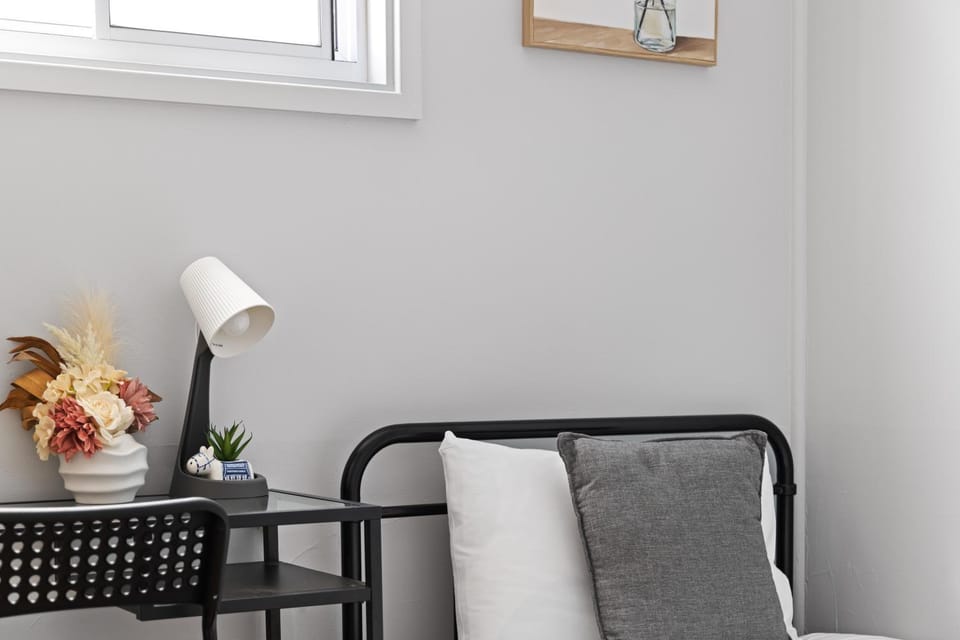 Budget Single Room in Belmore - Convenient Stay Near Shops - Shared Bathroom Bed and Breakfast in Sydney