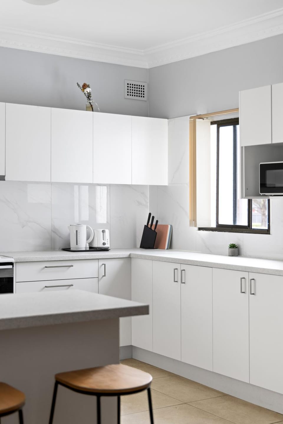 Budget Twin Room in Belmore - Convenient Stay Near Shops - Shared Bathroom Bed and Breakfast in Sydney