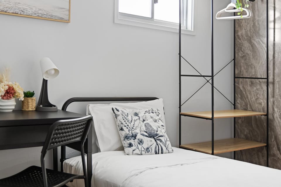 Budget Twin Room in Belmore - Convenient Stay Near Shops - Shared Bathroom Bed and Breakfast in Sydney