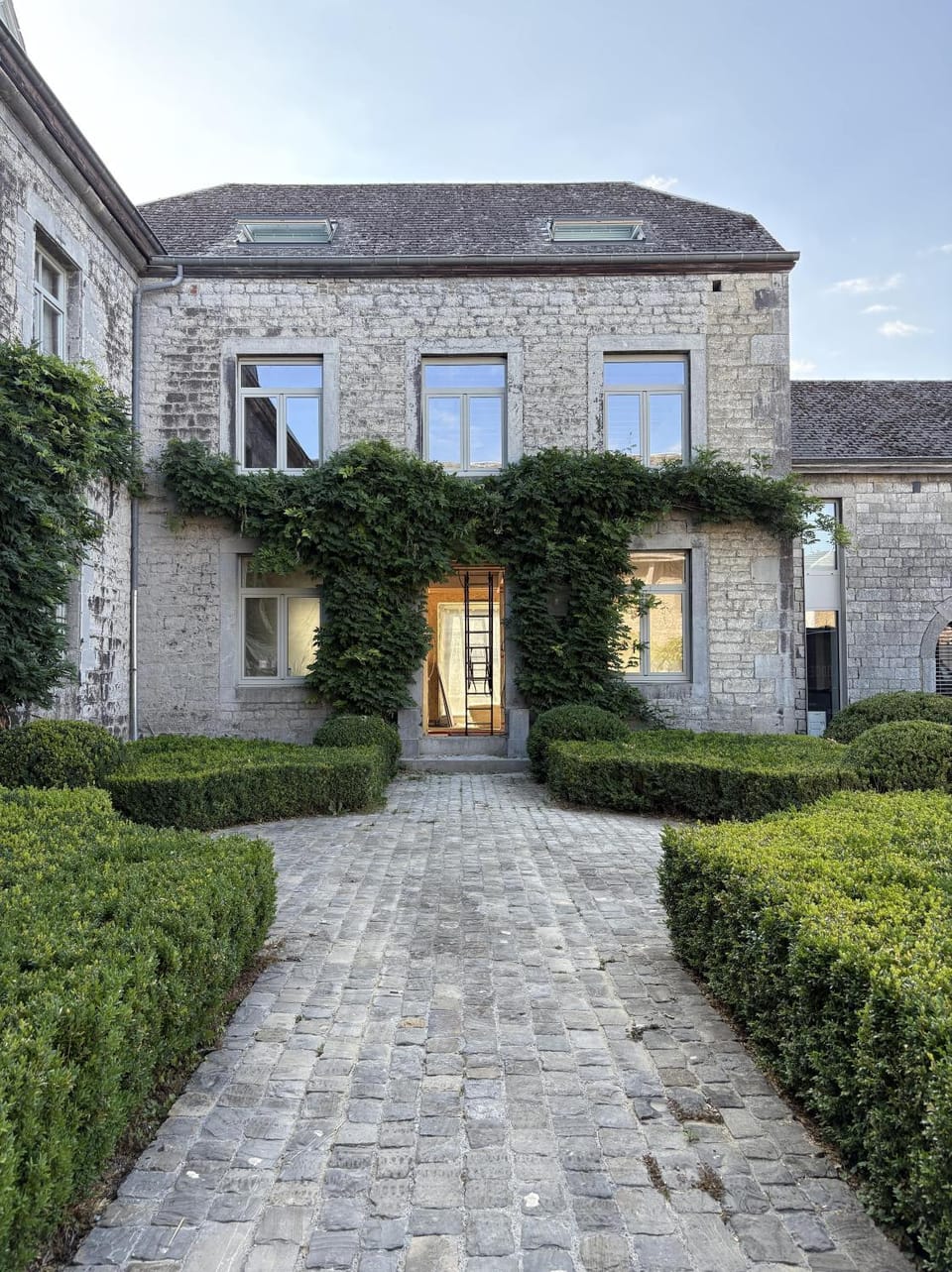 Property building, Facade/entrance