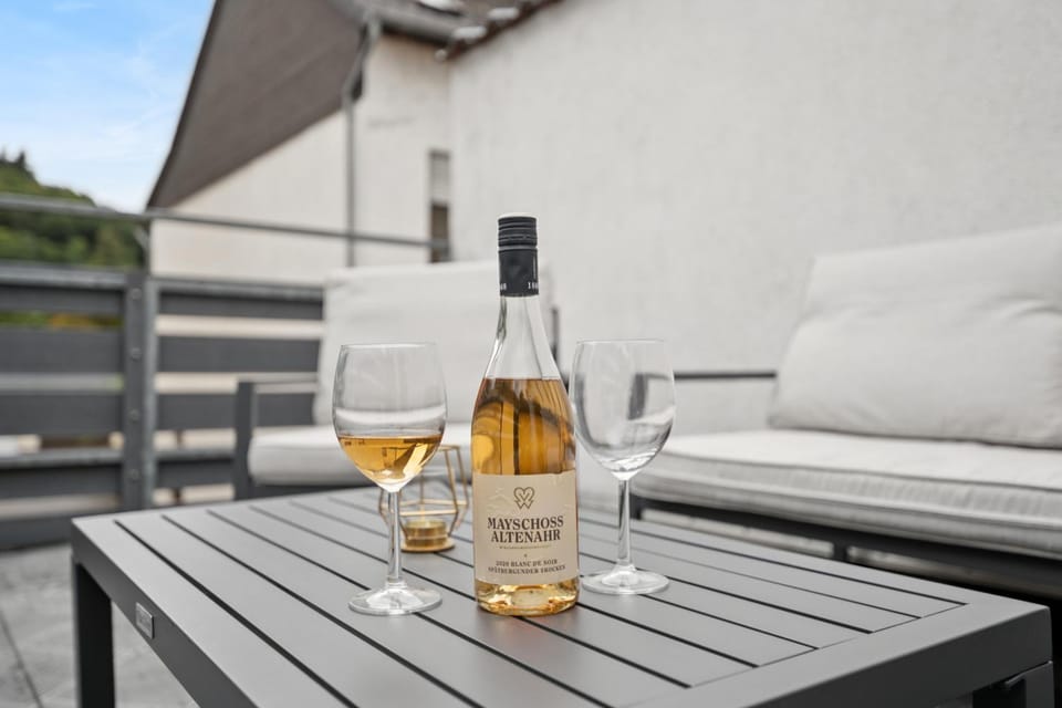 View (from property/room), Balcony/Terrace, Food and drinks, Drinks, Alcoholic drinks