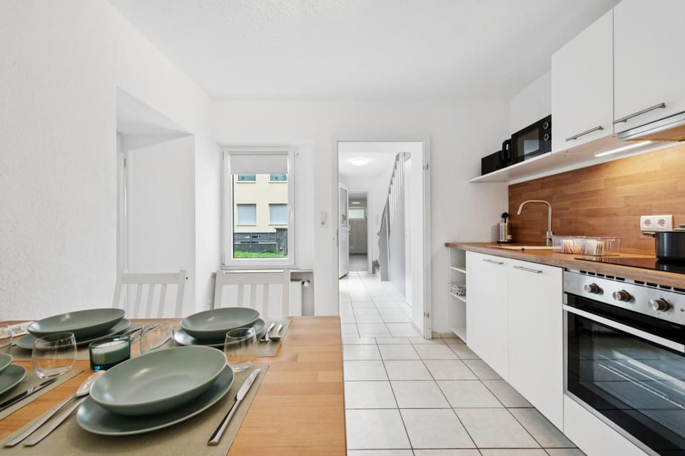 Kitchen or kitchenette, Dining area, dishwasher, oven, pet friendly, stove, toaster