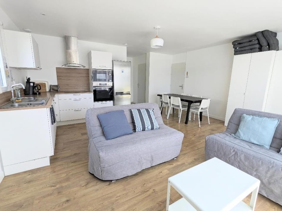 Kitchen or kitchenette, Living room, Seating area, Dining area, oven, pet friendly, stove, toaster