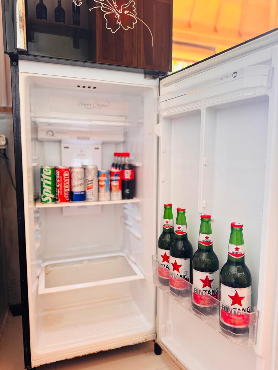 Kitchen or kitchenette, Food and drinks, Drinks