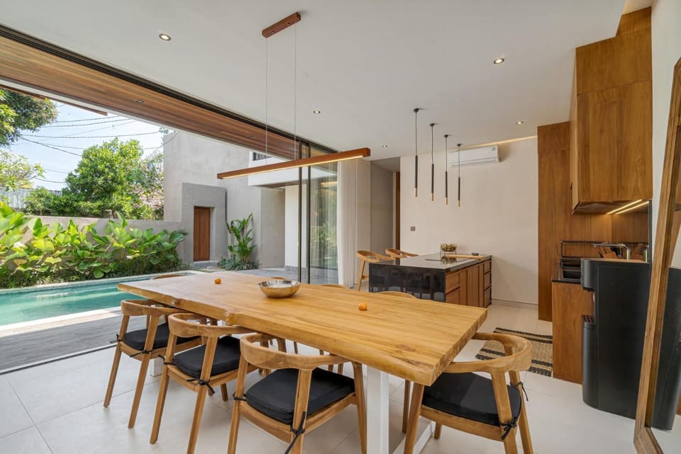 Villa Sunshine Sparkling Style & Spacious Comfort in Sanur Villa in Denpasar
