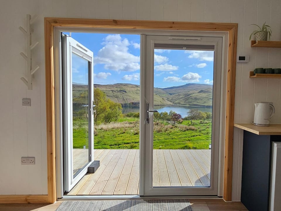 Spring, Day, Natural landscape, View (from property/room), View (from property/room), Living room, Lake view, Mountain view, River view, Sea view, Sea view