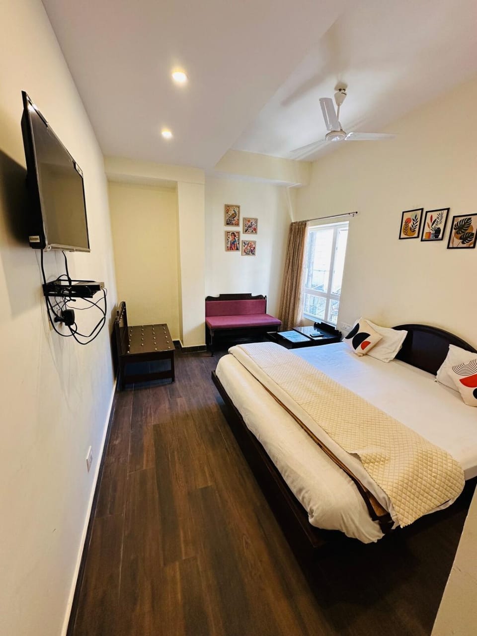 TV and multimedia, Photo of the whole room, Bedroom