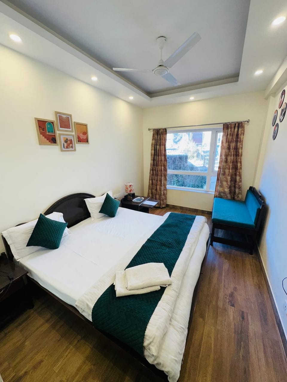 Bed, Seating area, Bedroom