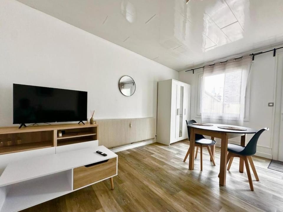 Communal lounge/ TV room, TV and multimedia, Living room, Seating area