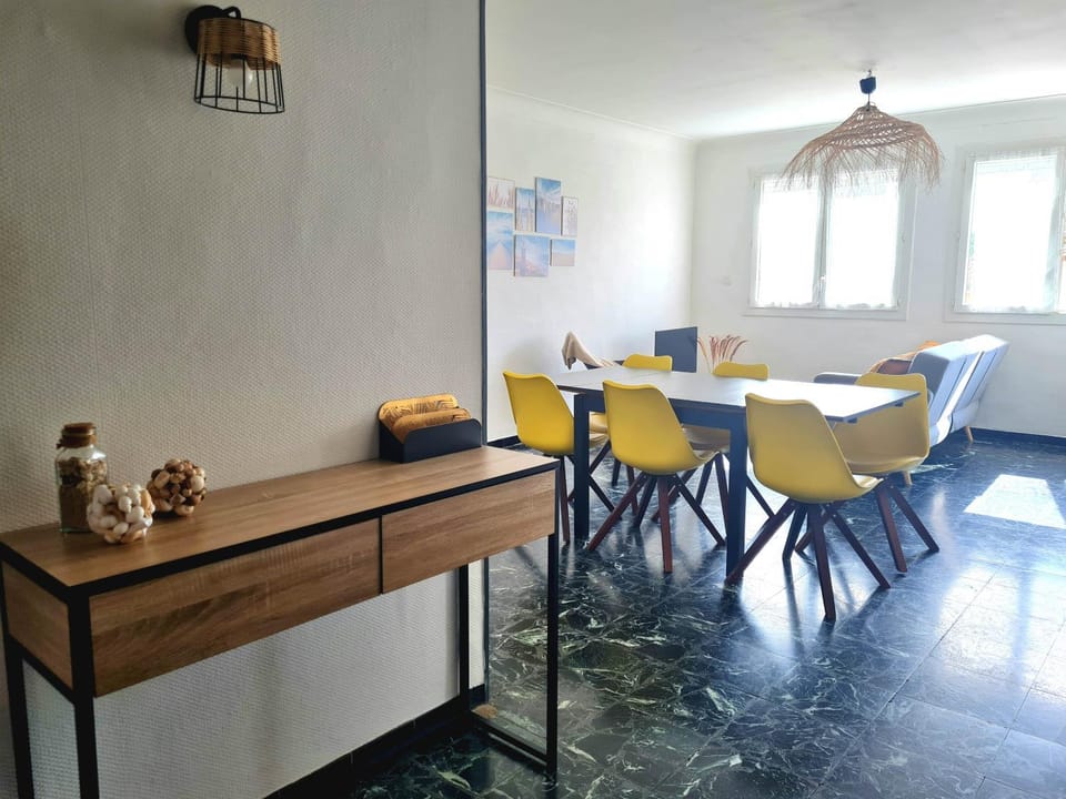 Living room, Dining area