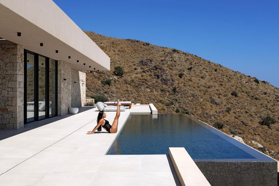 Mountain view, Pool view, Swimming pool, sunbed