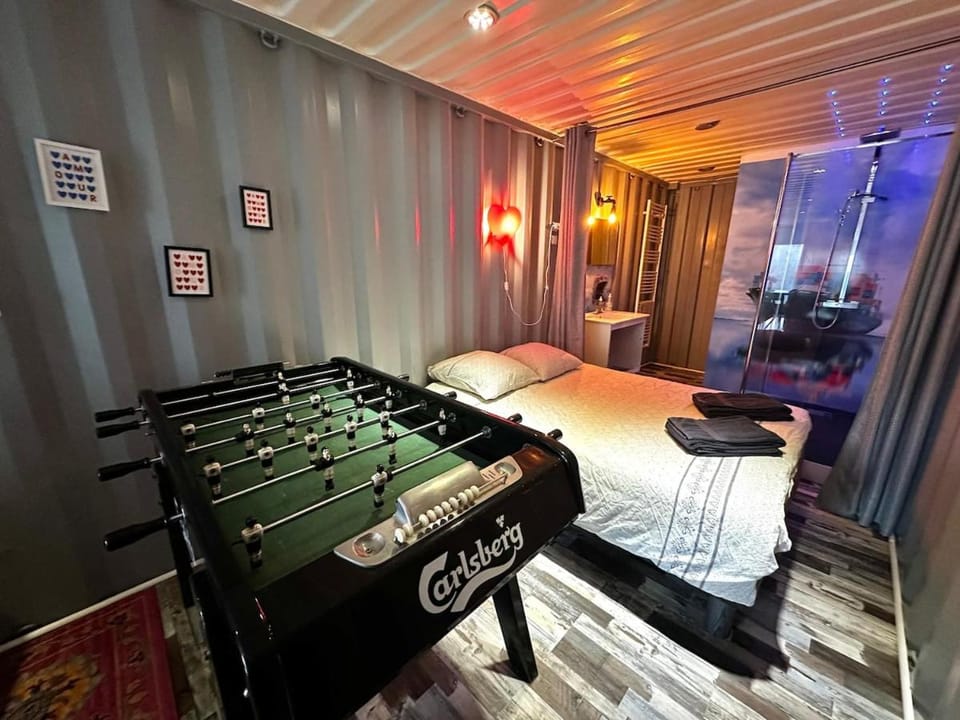 Séjour insolite dans un Container aménagé à Berck avec Borne d'arcade et Babyfoot Apartment in Berck