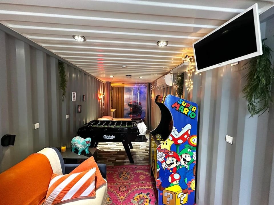 Séjour insolite dans un Container aménagé à Berck avec Borne d'arcade et Babyfoot Apartment in Berck