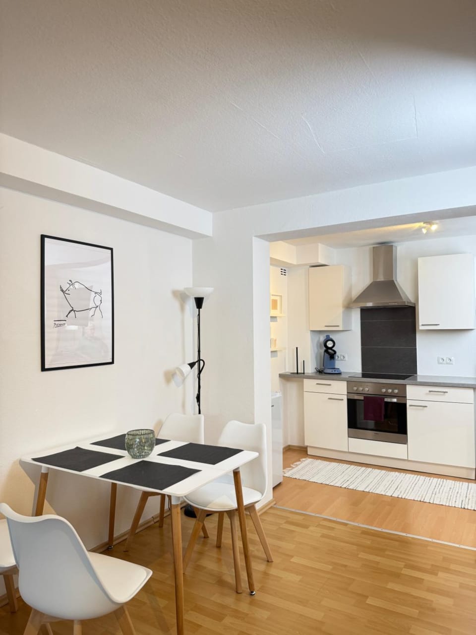 Kitchen or kitchenette, Seating area, Dining area, stove
