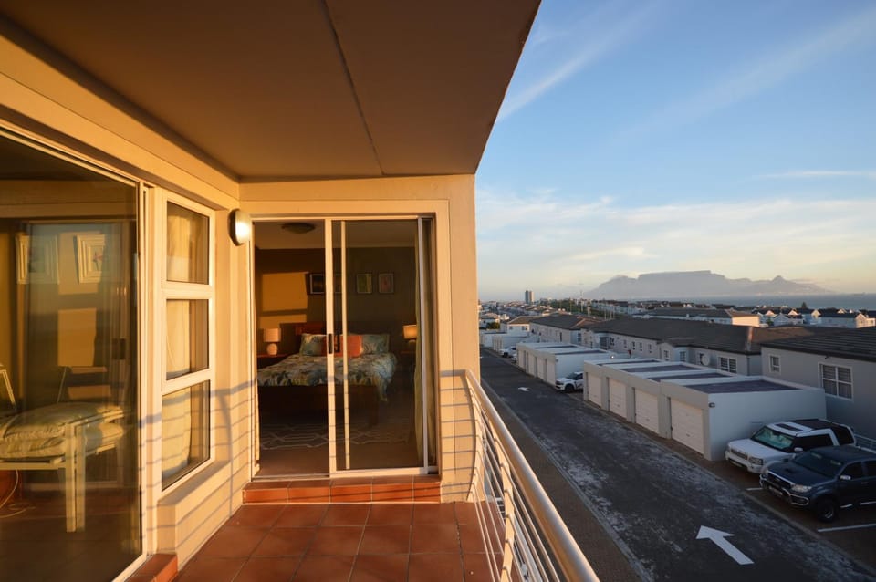 Property building, Day, Natural landscape, View (from property/room), Balcony/Terrace, Mountain view