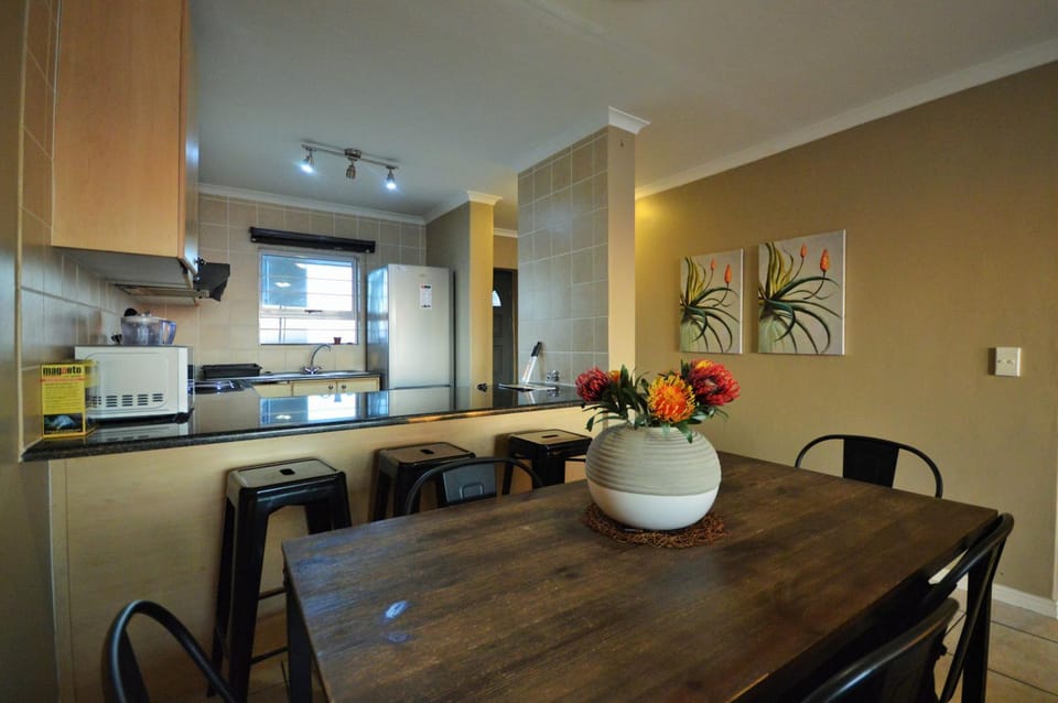 Kitchen or kitchenette, Dining area, stove, kitchen