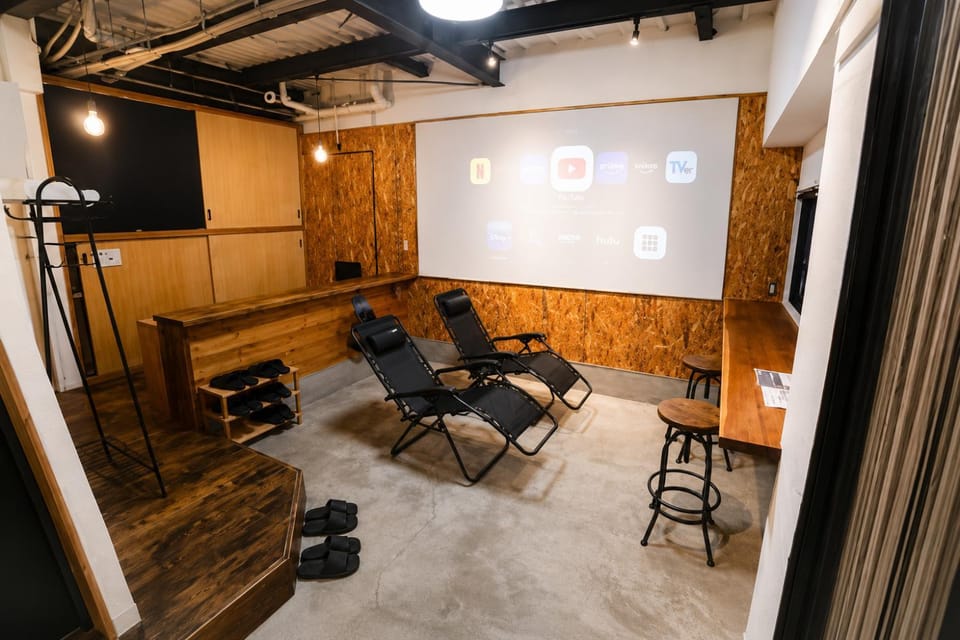Communal lounge/ TV room
