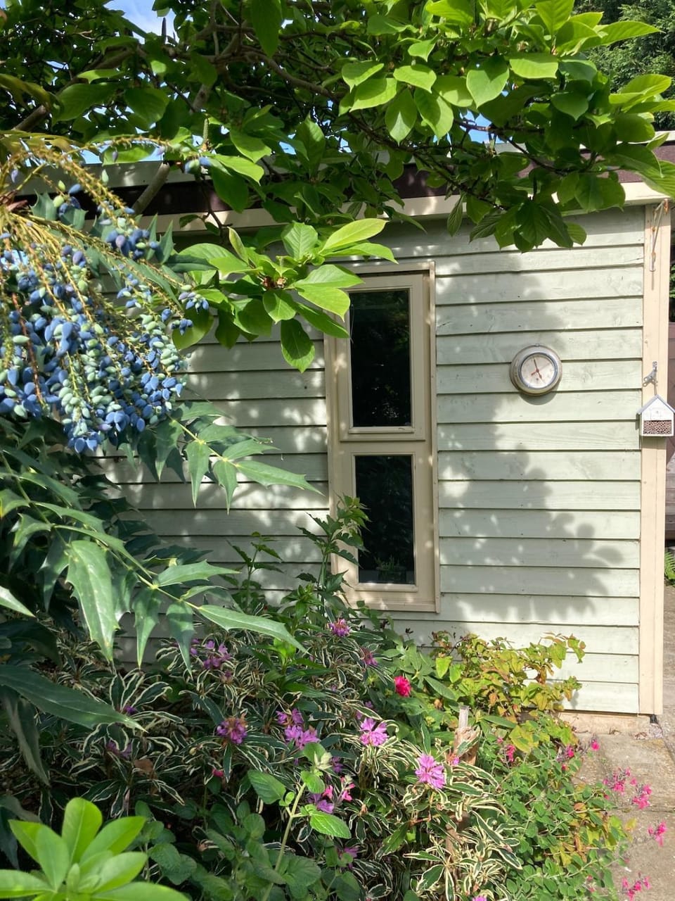 Garden room & en-suite shower with barrel sauna Apartment in Herne Bay