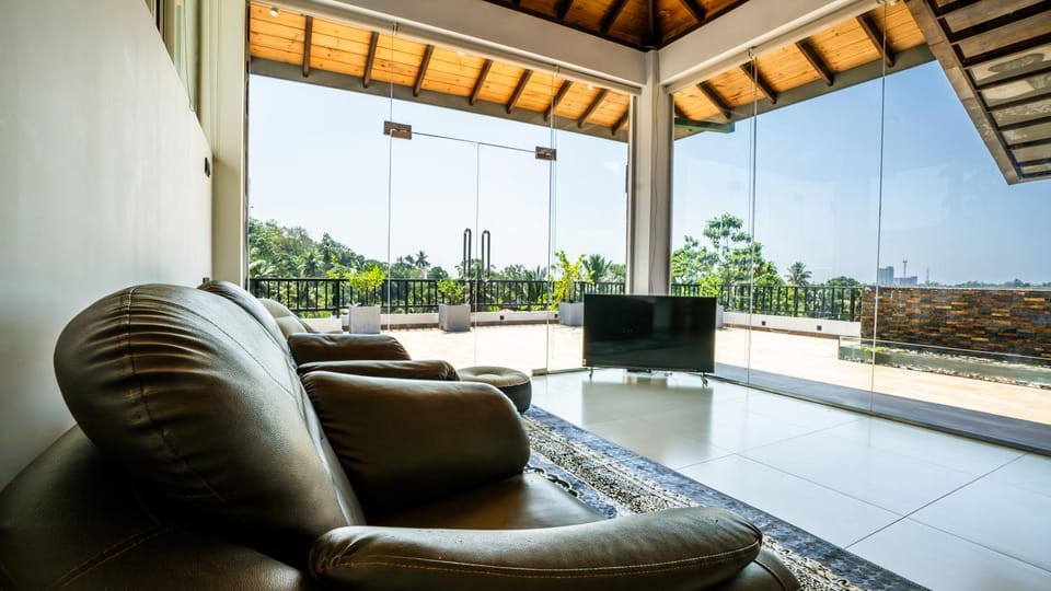 Patio, Day, View (from property/room), Balcony/Terrace, Living room, Seating area