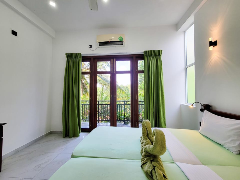 Bed, Photo of the whole room, Bedroom, air conditioner