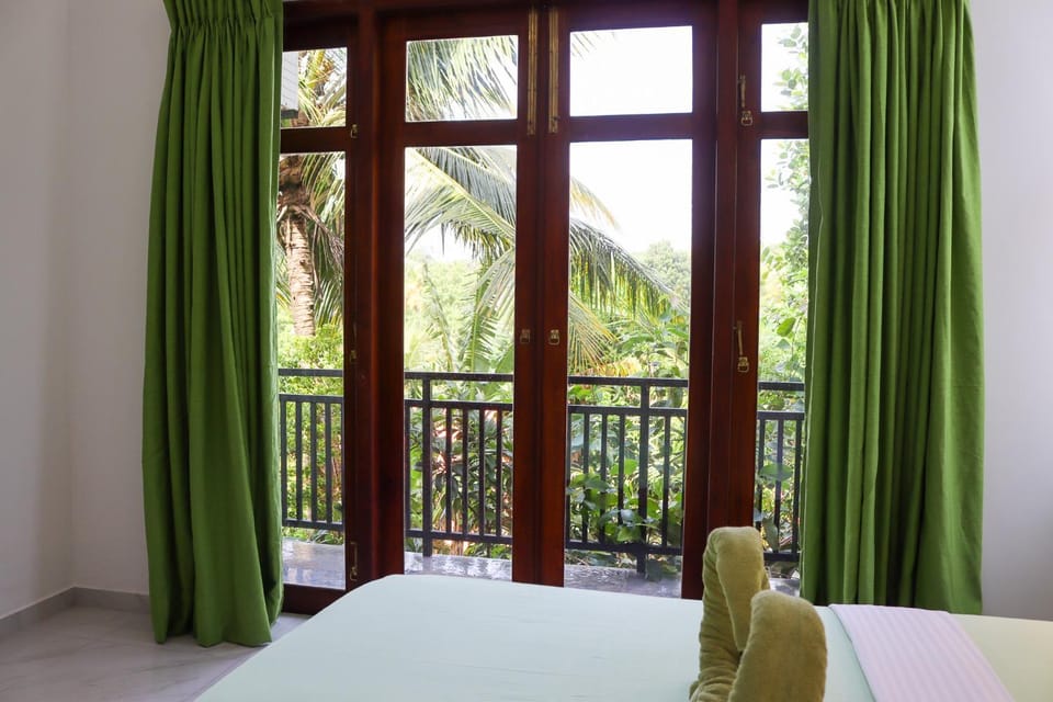 Bed, View (from property/room), Balcony/Terrace, Photo of the whole room, Bedroom, Garden view