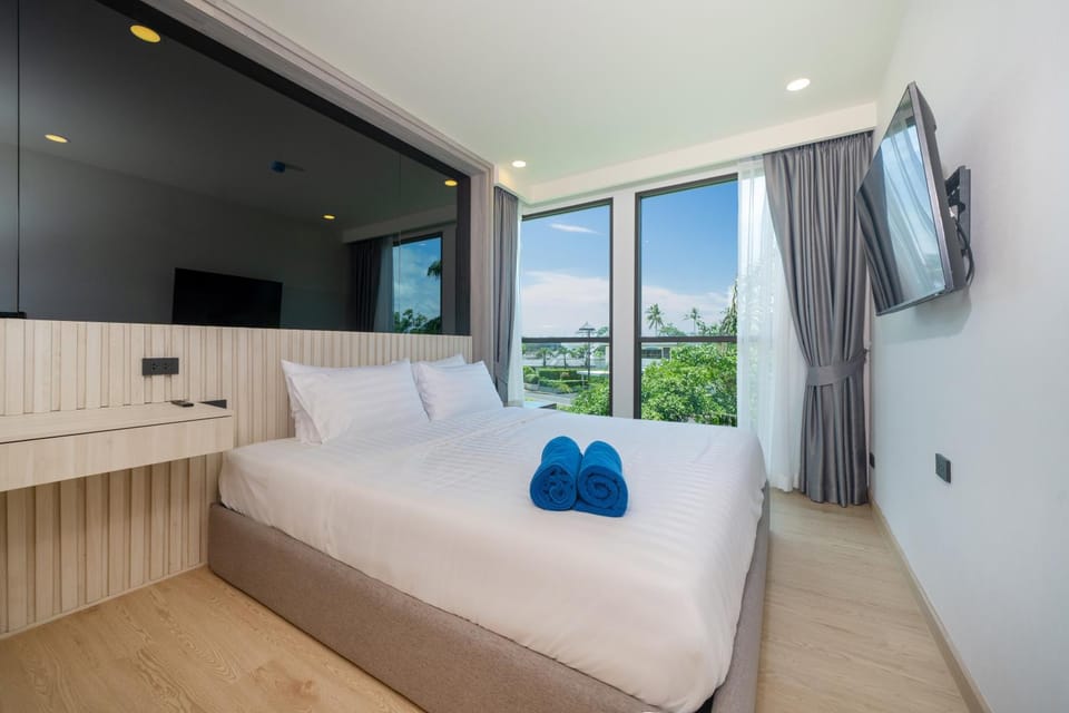 Bed, TV and multimedia, Bedroom