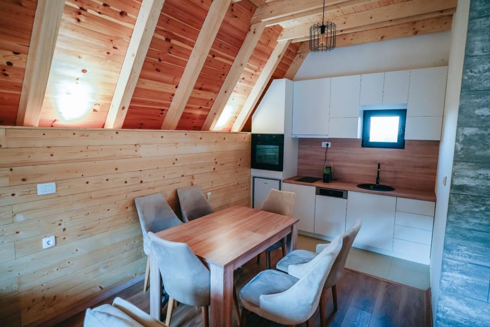 Kitchen or kitchenette, Seating area