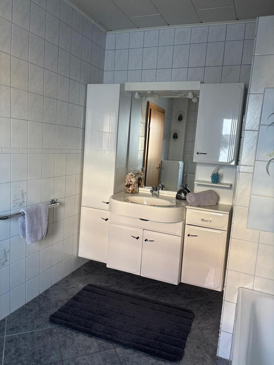 Bathroom, towels