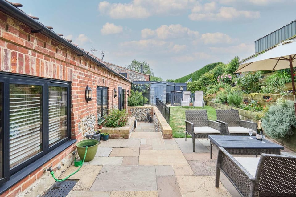 Property building, Garden, sunbed