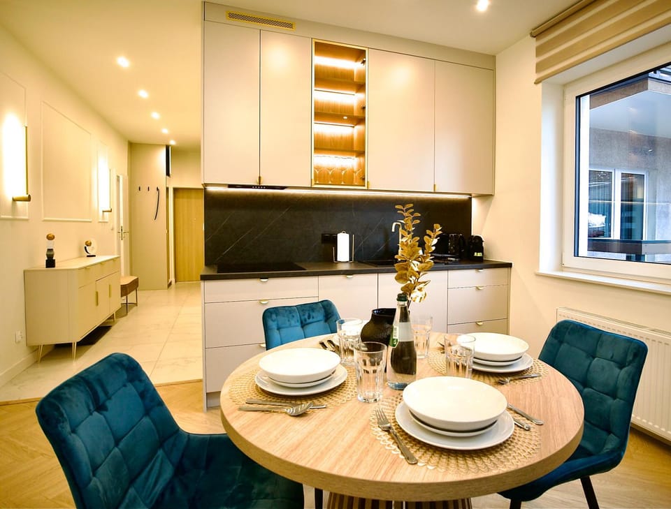 Kitchen or kitchenette, Living room, Seating area, Dining area, stove, kitchen