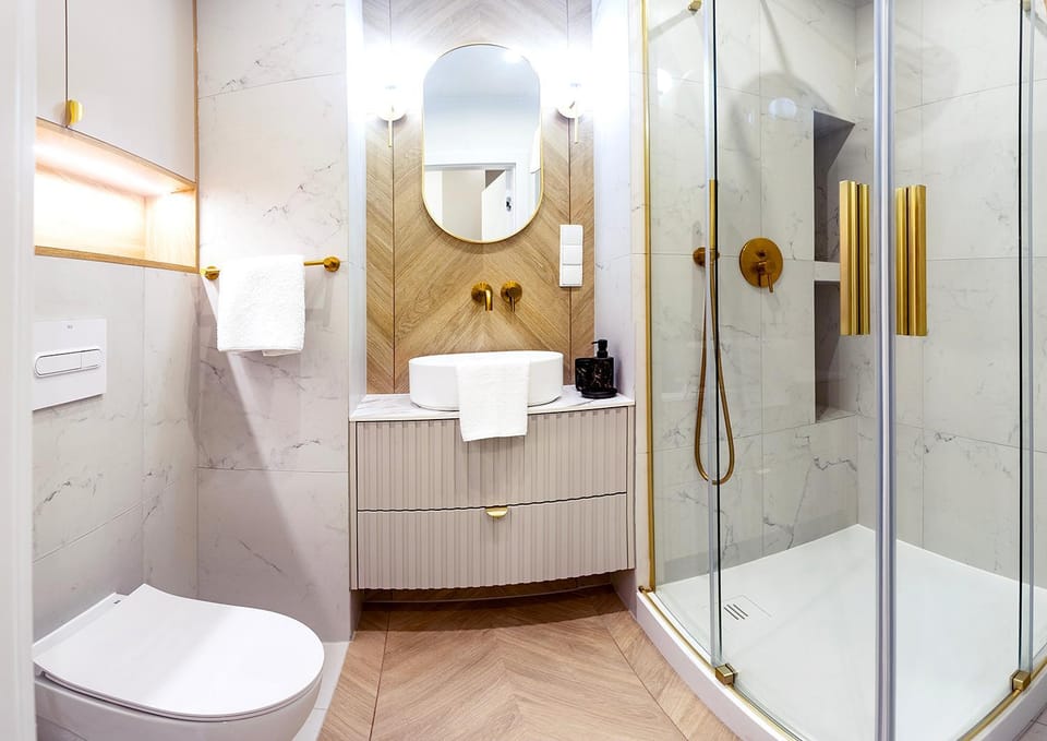 Shower, Toilet, Bathroom, towels