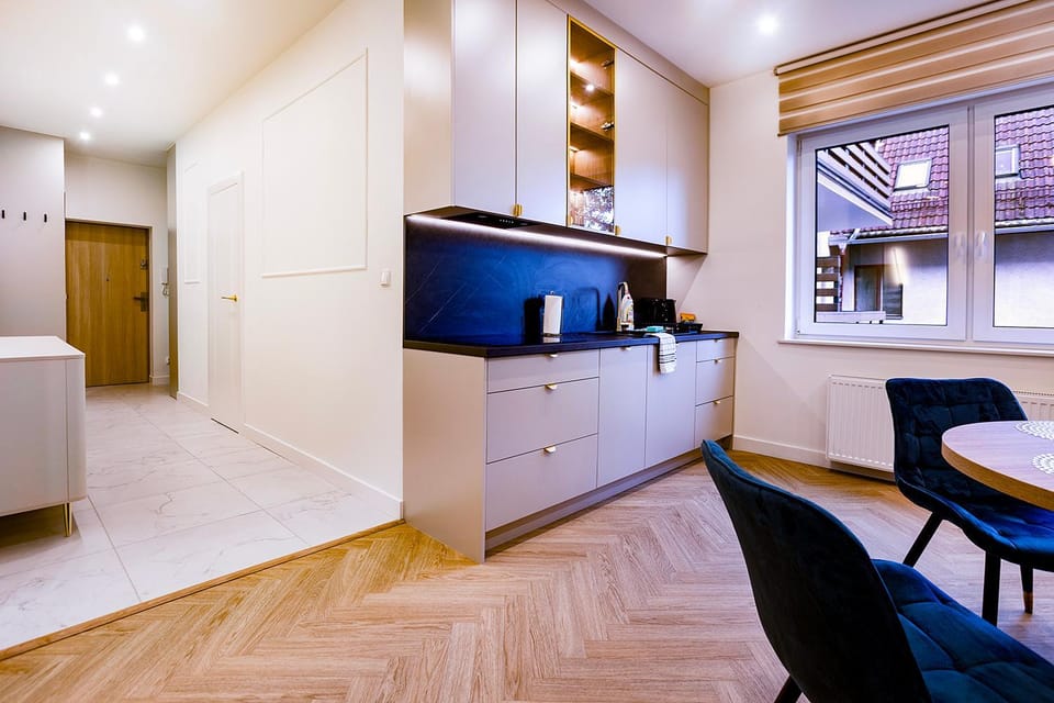 Kitchen or kitchenette, Living room, Seating area, Dining area