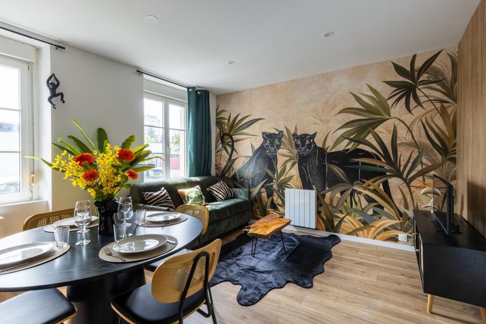 Living room, Dining area